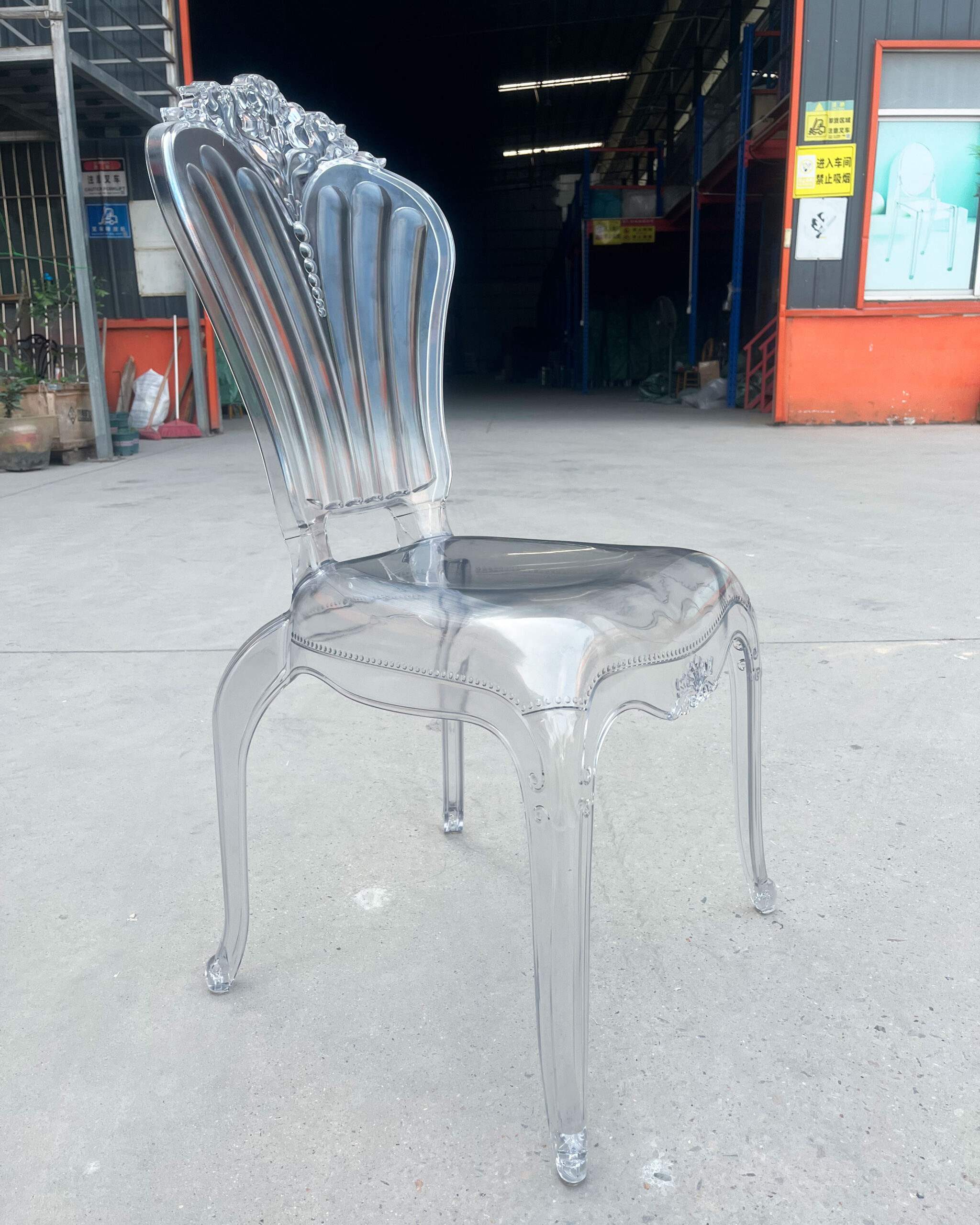 Clear Baroque Acrylic Banquet Chair – Transparent Wedding Seating with Floral Backrest Design - Image 4